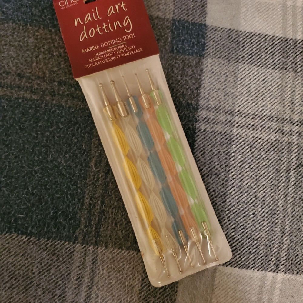 Nail art dotting